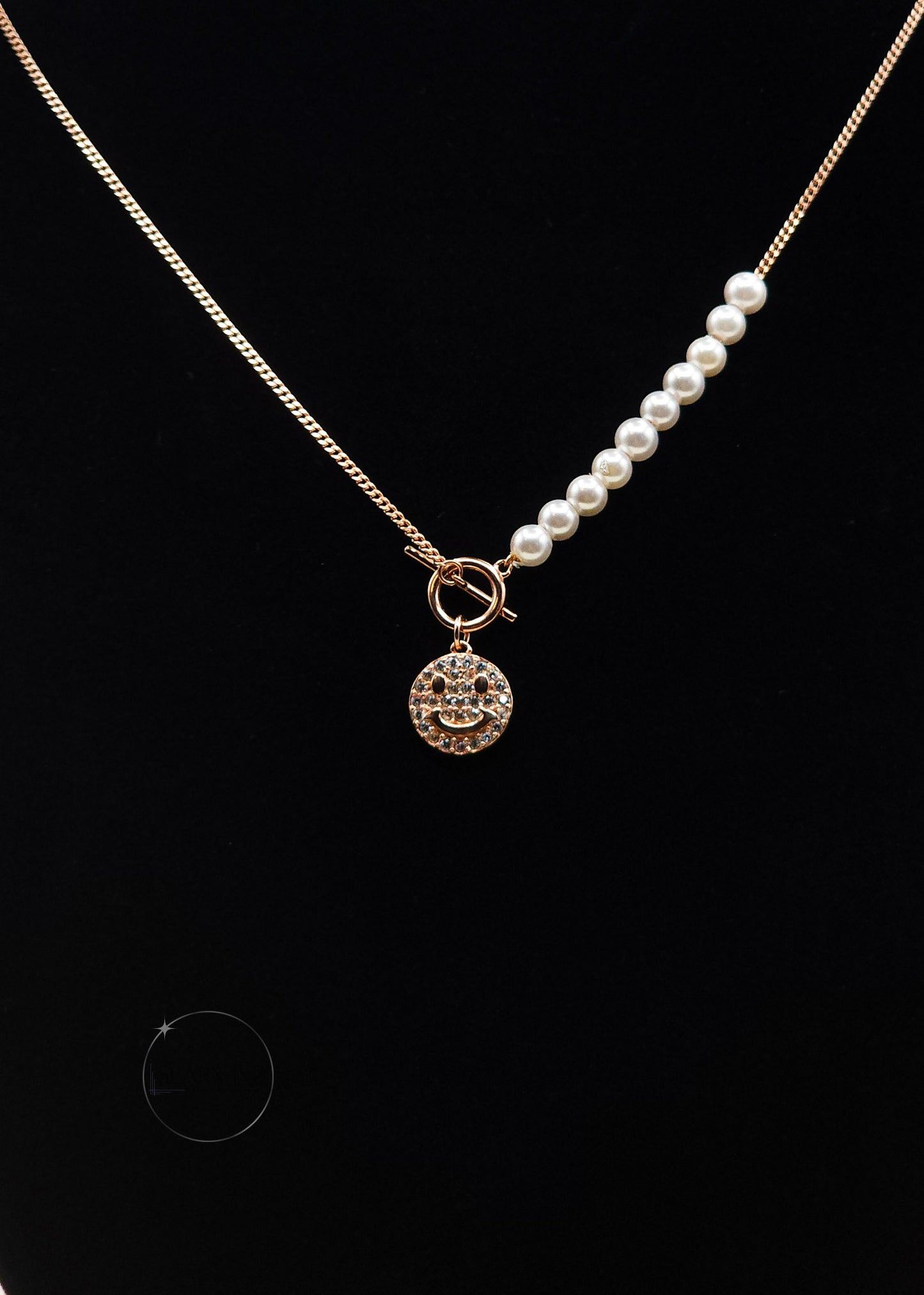 SPARKLING SMILES PEARL NECKLACE