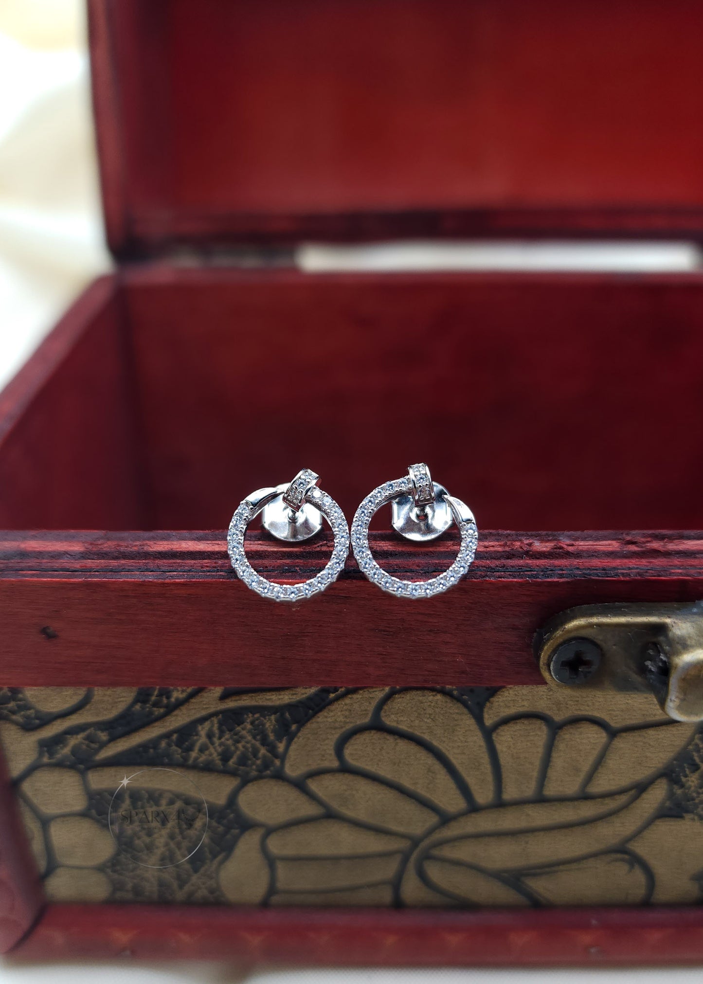 DESIGNER STUD EARRING