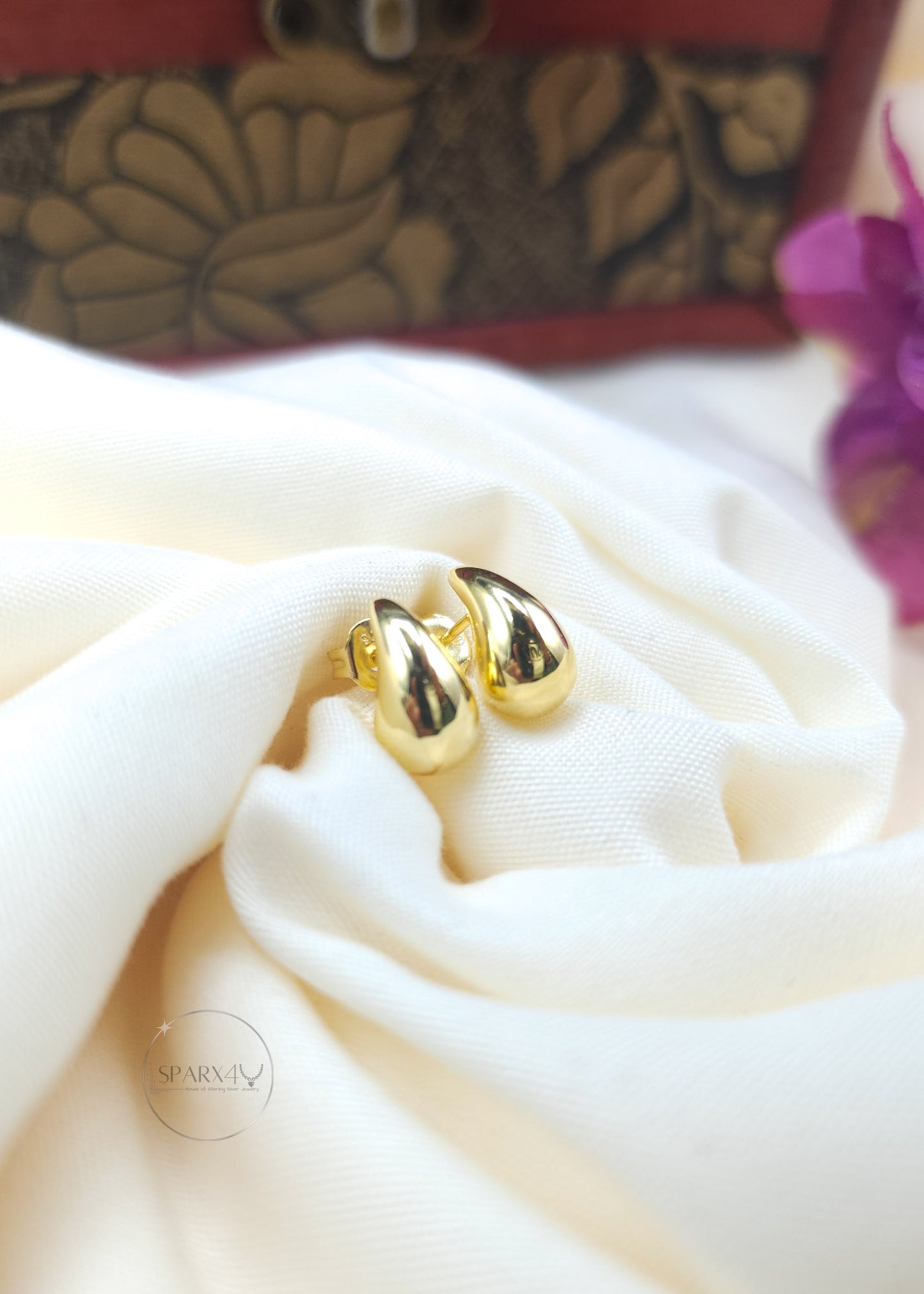 MINI TEARDROP STUD EARRING