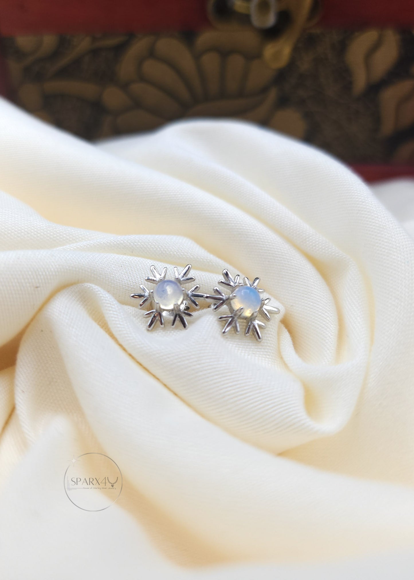 SNOWFLAKE STUD EARRING