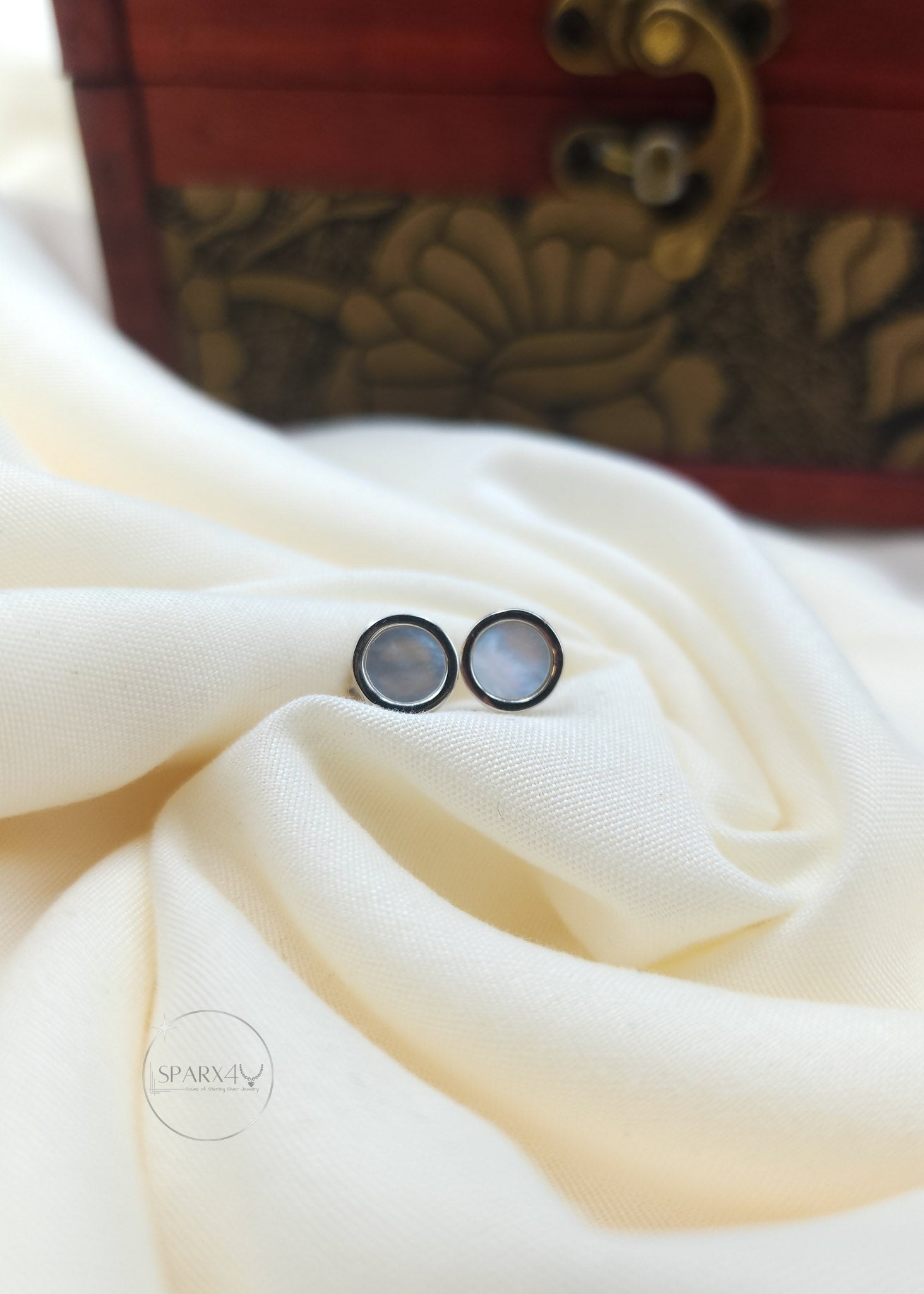 SILVER PEARL GLEAM STUD EARRING