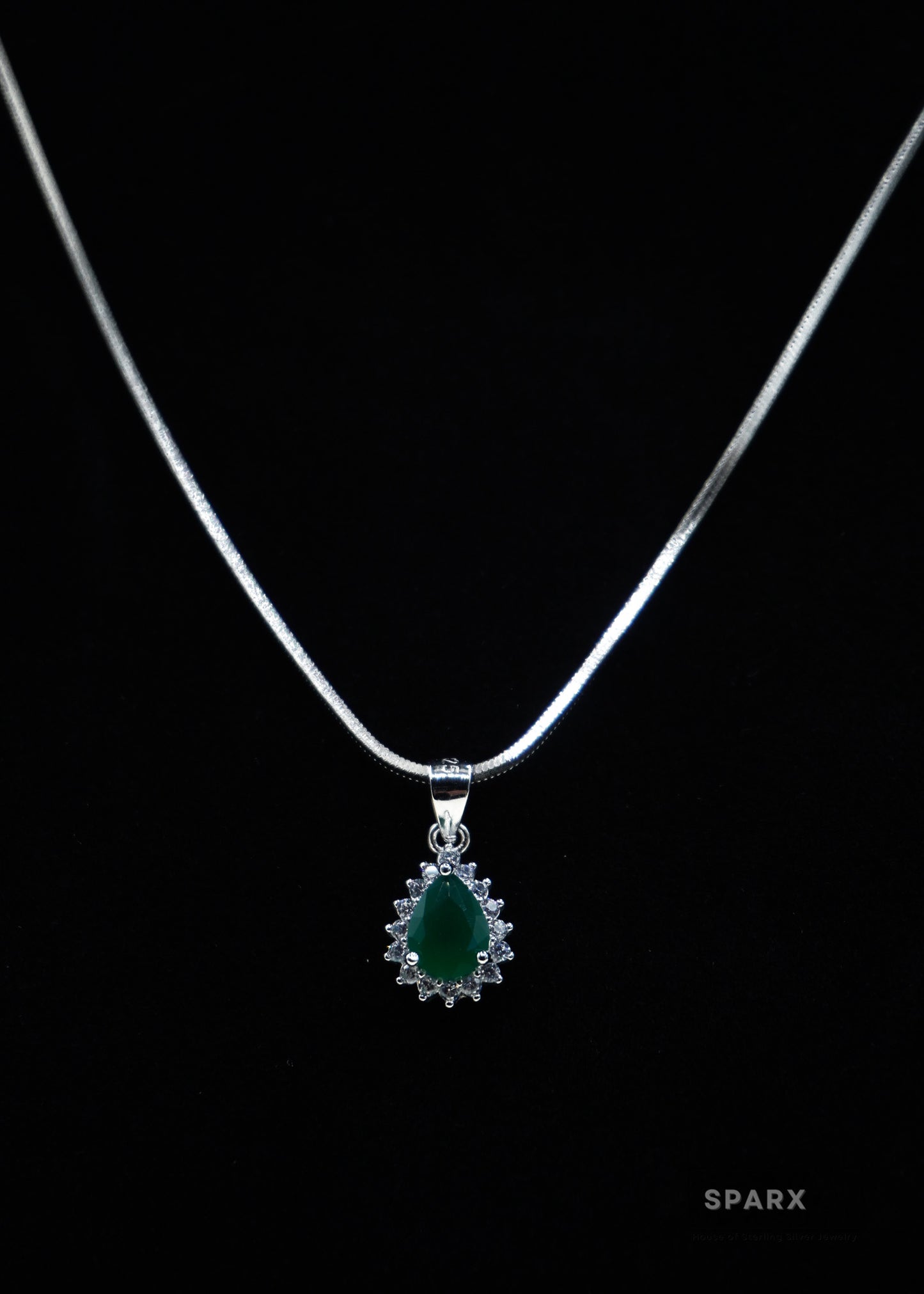 PEAR EMARALD PENDANT SET