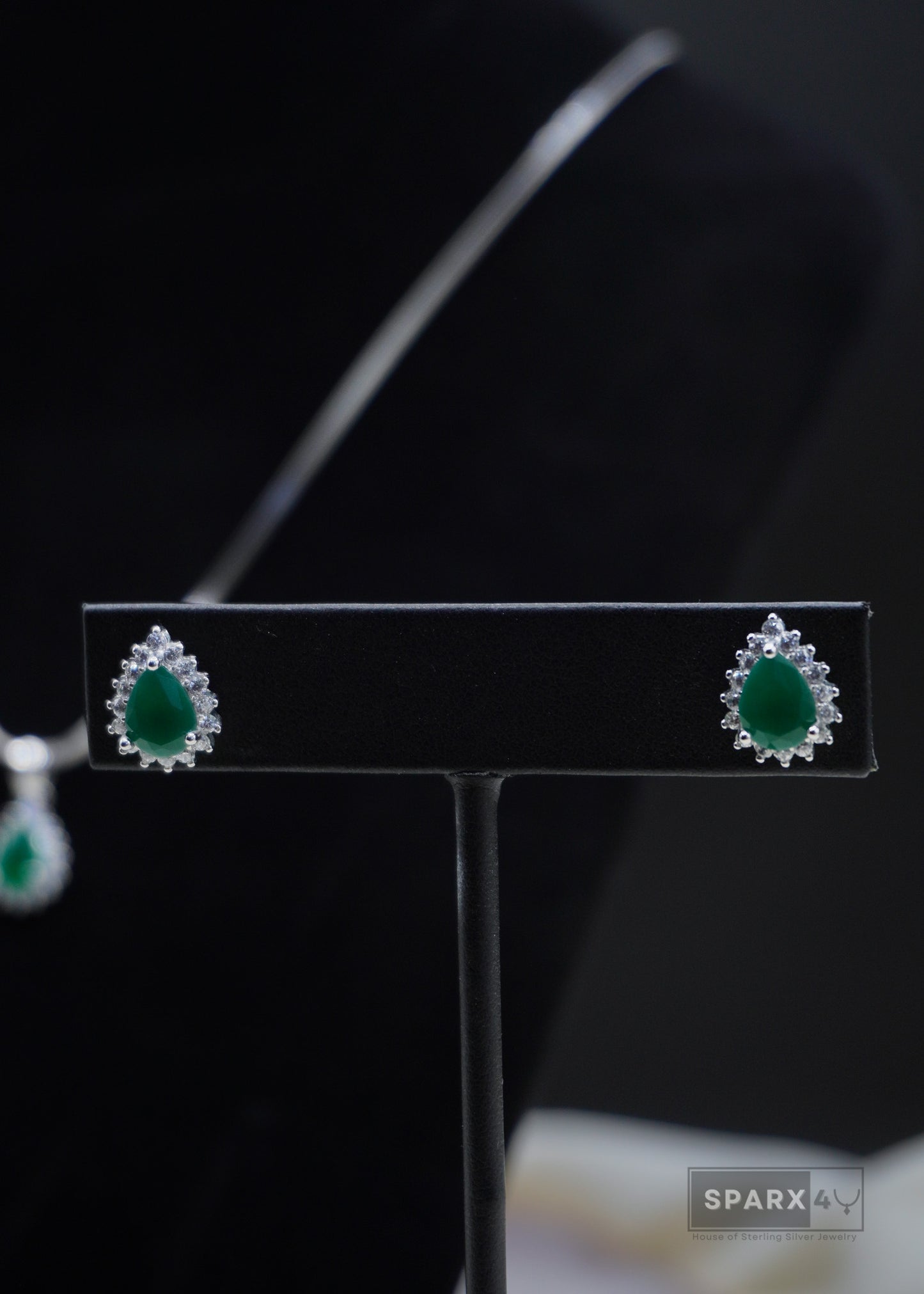 PEAR EMARALD PENDANT SET