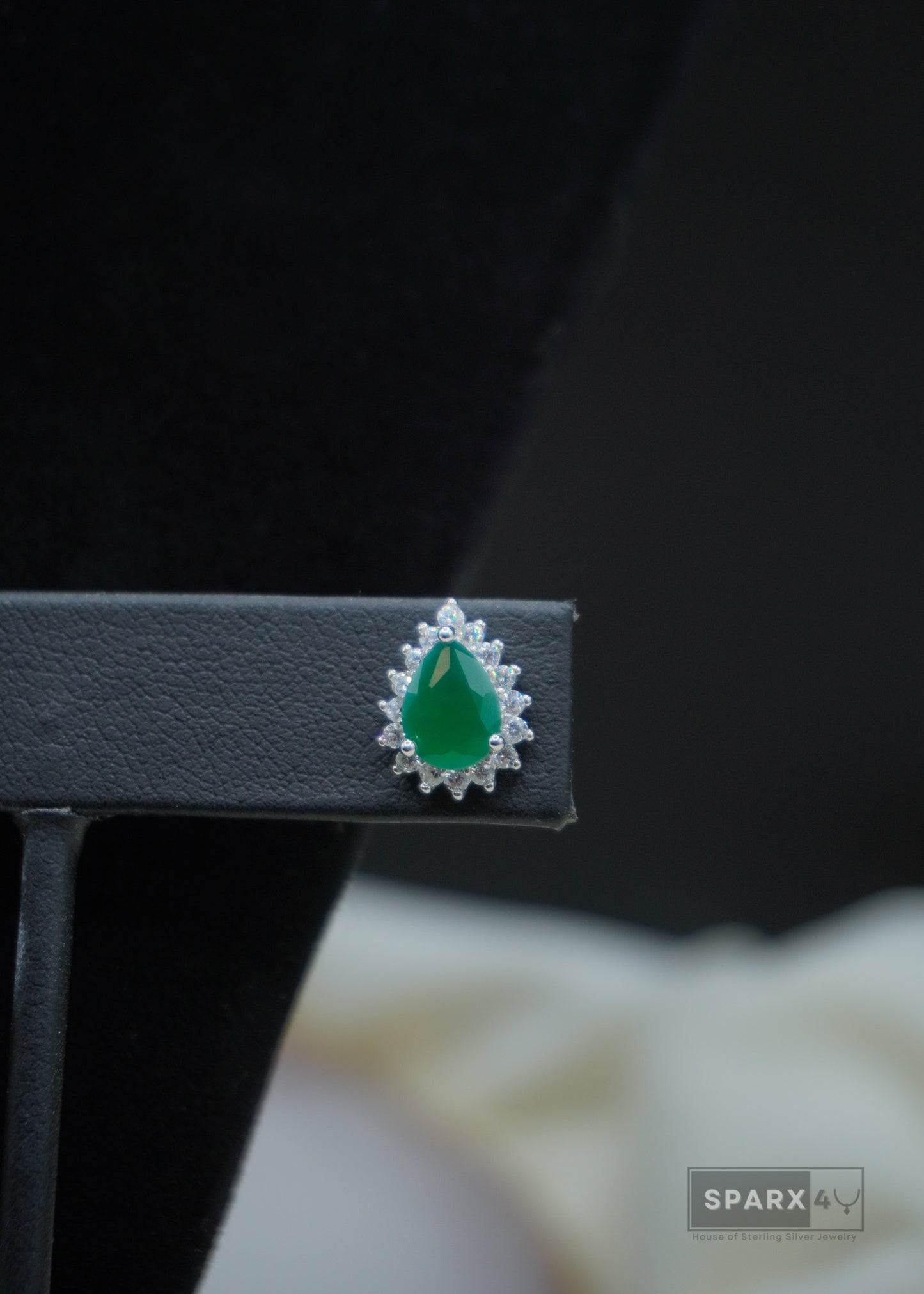 PEAR EMARALD PENDANT SET