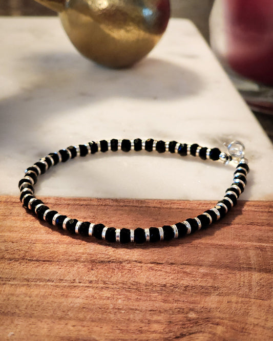 MINIMALISTIC BLACK BEADS BRACELET