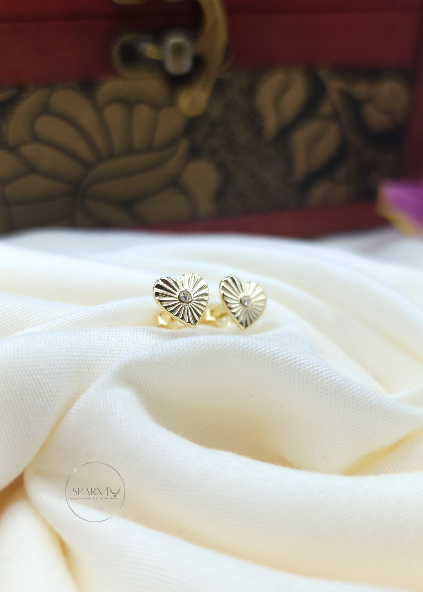 SHIMMERING HEART EARRING