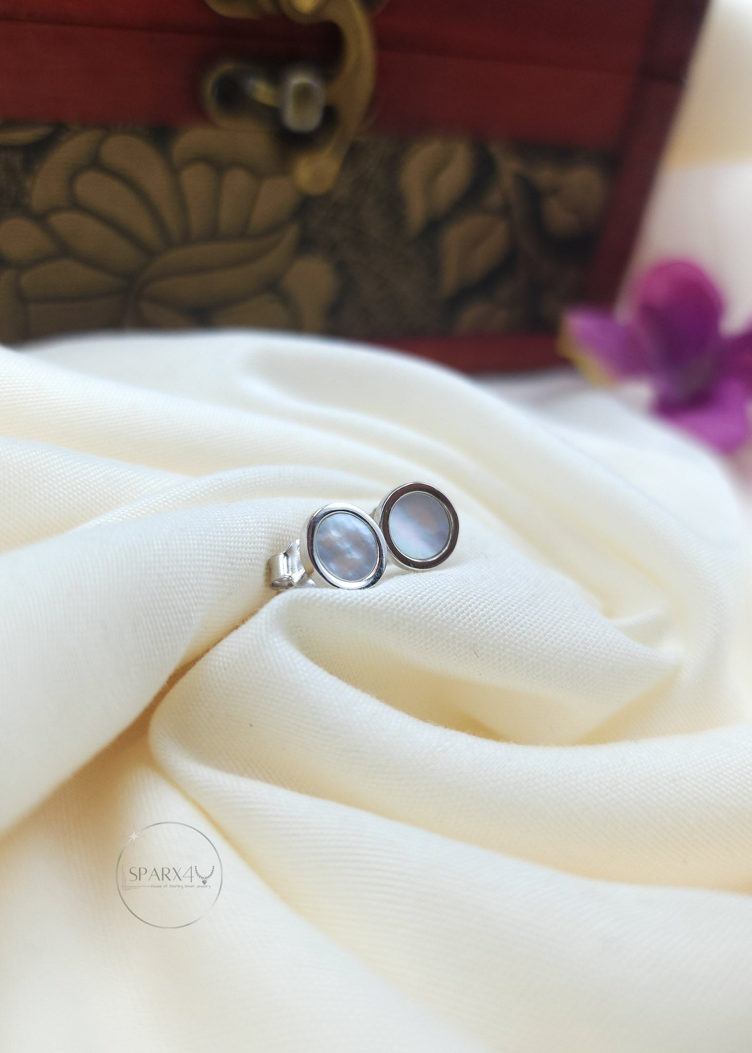 PEARL GLEAM EARRING