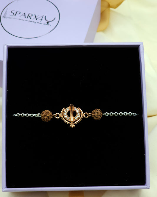 Bracelet with silver chain and rose gold khanda in a box