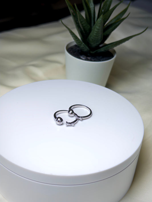 Silver Toe Ring on a white jewelry box with a plant in the background